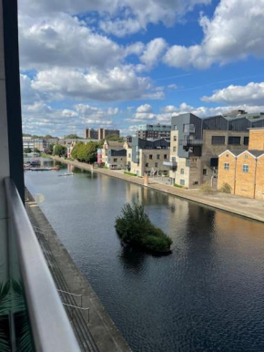 Modern apartment w/ canal view